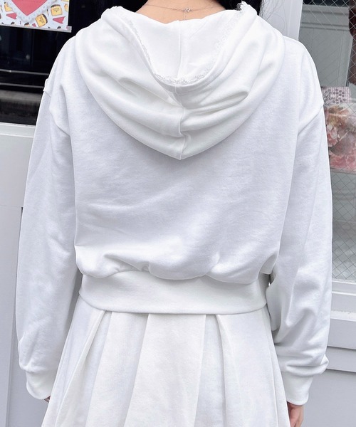 INGNI（イング）の「レース付胸ロゴスウェットショートジップパーカー(セットアップ対応)（パーカー・レディース・オフホワイト/グレー/ブラック/ライトピンク・M）」の9枚目の写真