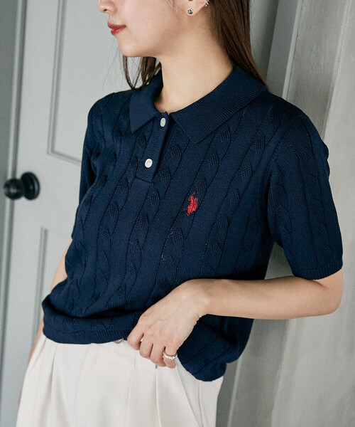 U.S. POLO ASSN.(ユーエスポロアッスン)の「U.S. POLO ASSN. × PUBLUX/ユーエスポロアッスン 別注 ケーブルニット ポロシャツ 限定展開(ポロシャツ・レディース・オフホワイト/グレー/チャコールグレー/ネイビー・フリ-)」の2枚目の写真