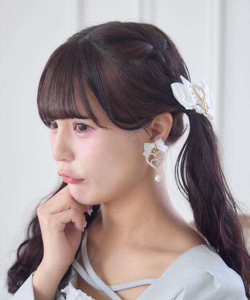 ROJITA(ロジータ)の「リボン付ダブルハートイヤリング(イヤリング・レディース・ピンク・FREE)」の8枚目の写真