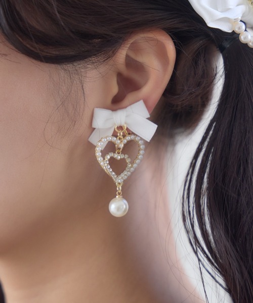 ROJITA(ロジータ)の「リボン付ダブルハートイヤリング(イヤリング・レディース・ピンク・FREE)」の6枚目の写真