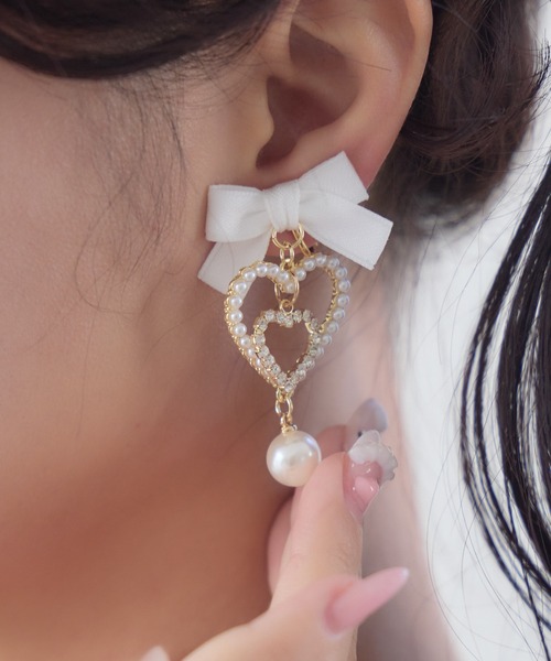 ROJITA(ロジータ)の「リボン付ダブルハートイヤリング(イヤリング・レディース・ピンク・FREE)」の7枚目の写真