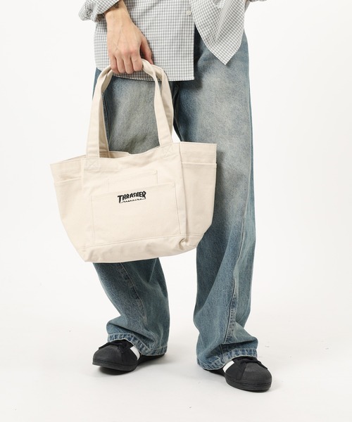 THRASHER（スラッシャー）の「THRASHER OUTPOCKET TOTEBAG（トートバッグ・メンズ・ホワイト系/ホワイト×ブラック・FREE）」の5枚目の写真