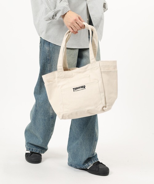 THRASHER（スラッシャー）の「THRASHER OUTPOCKET TOTEBAG（トートバッグ・メンズ・ホワイト系/ホワイト×ブラック・FREE）」の6枚目の写真