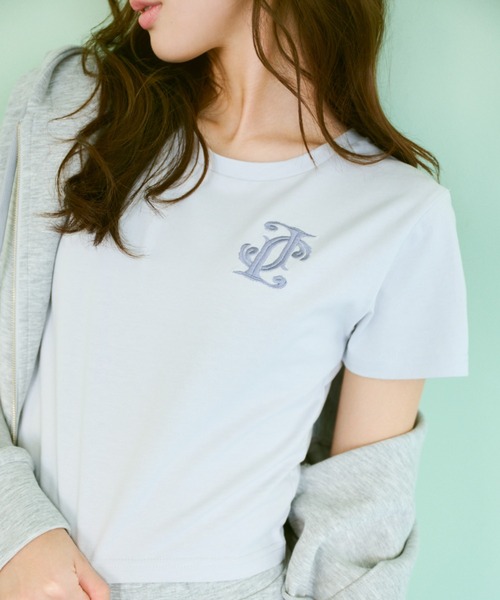 JILL by JILL STUART(ジルバイジルスチュアート)の「クロスJモチーフ刺繍ロゴTシャツ(Tシャツ/カットソー・レディース・ブルー/ピンク/ホワイト・FREE)」の4枚目の写真