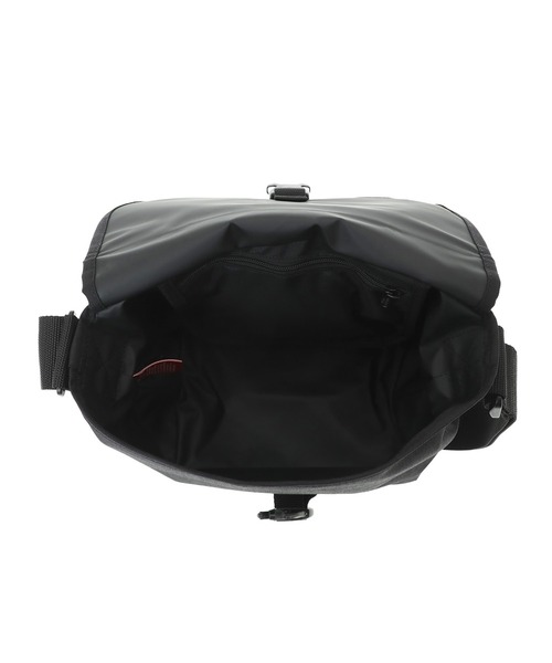 Manhattan Portage（マンハッタンポーテージ）の「Nylon Messenger Bag JR (SM) FZP LVL MTA（メッセンジャーバッグ・メンズ・ブラック・SMALL）」の8枚目の写真