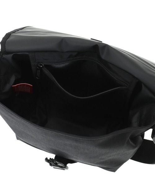 Manhattan Portage（マンハッタンポーテージ）の「Nylon Messenger Bag JR (SM) FZP LVL MTA（メッセンジャーバッグ・メンズ・ブラック・SMALL）」の10枚目の写真