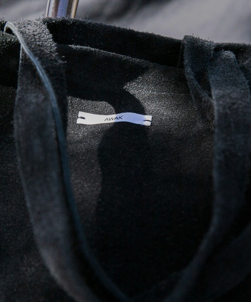 URBAN RESEARCH（アーバンリサーチ）の「AWAK　TOTE-suede（トートバッグ・メンズ・ブラック系その他/ブラック・ONE）」の4枚目の写真