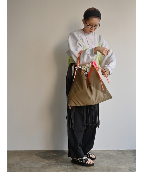 Cheek(チーク)の「【cheek/チーク】ネオンハンドルトライアングルショルダー/C26002/ショルダーバッグ/ユニセックス(ショルダーバッグ・メンズ・ブラック/グレー/キャメル・フリー)」の11枚目の写真