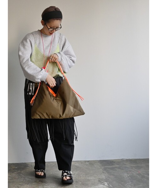 Cheek(チーク)の「【cheek/チーク】ネオンハンドルトライアングルショルダー/C26002/ショルダーバッグ/ユニセックス(ショルダーバッグ・メンズ・ブラック/グレー/キャメル・フリー)」の10枚目の写真