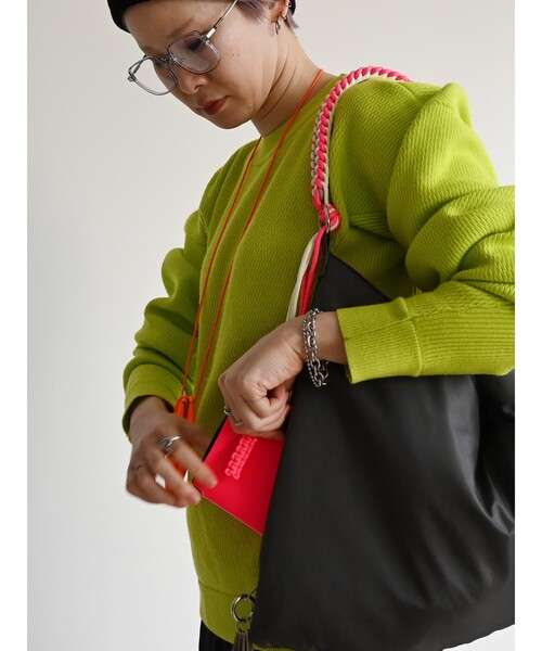 Cheek(チーク)の「【cheek/チーク】ネオンハンドルトライアングルショルダー/C26002/ショルダーバッグ/ユニセックス(ショルダーバッグ・メンズ・ブラック/グレー/キャメル・フリー)」の2枚目の写真