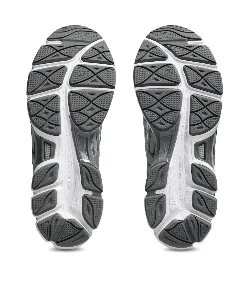 ASICS(アシックス)の「ASICS GEL-NYC 2055(アシックス ゲル エヌワイシー 2055)(スニーカー・メンズ・グレー系/ブラック系・23cm/23.5cm/24cm/24.5cm/25cm/25.5cm/26cm/26.5cm/27cm/27.5cm/28cm/28.5cm/29cm)」の13枚目の写真