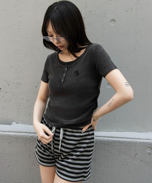 WEGO（ウィゴー）の「WEGO/【26春夏新作】レイヤードグラフィックT（Tシャツ/カットソー・レディース・杢グレー/ホワイト/その他3/その他1/ホワイト系その他/その他2/その他4/その他5・FREE）」の4枚目の写真