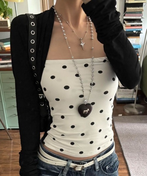 Sibra(シブラ)の「ドット柄フェイクレイヤード長袖トップス(Tシャツ/カットソー・レディース・ブラック・M)」の1枚目の写真