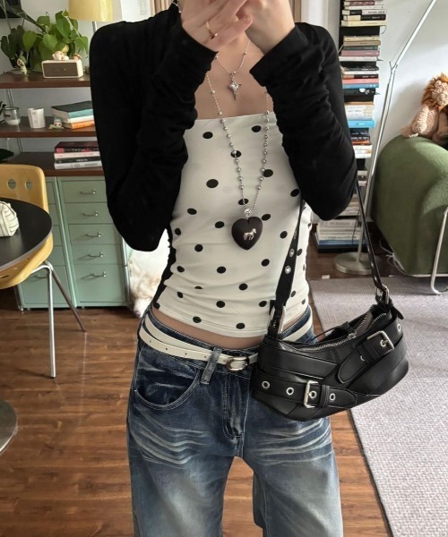 Sibra(シブラ)の「ドット柄フェイクレイヤード長袖トップス(Tシャツ/カットソー・レディース・ブラック・M)」の2枚目の写真