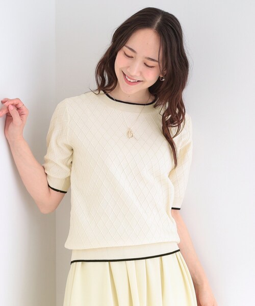SHOO・LA・RUE（シューラルー）の「【洗濯機可/S-LL】大人上品なダイヤ編み柄 配色半袖ニット（ニット/セーター・レディース・ライトブルー/ブラック/オフホワイト・04/03/02/01）」の4枚目の写真