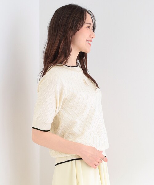 SHOO・LA・RUE（シューラルー）の「【洗濯機可/S-LL】大人上品なダイヤ編み柄 配色半袖ニット（ニット/セーター・レディース・ライトブルー/ブラック/オフホワイト・04/03/02/01）」の5枚目の写真