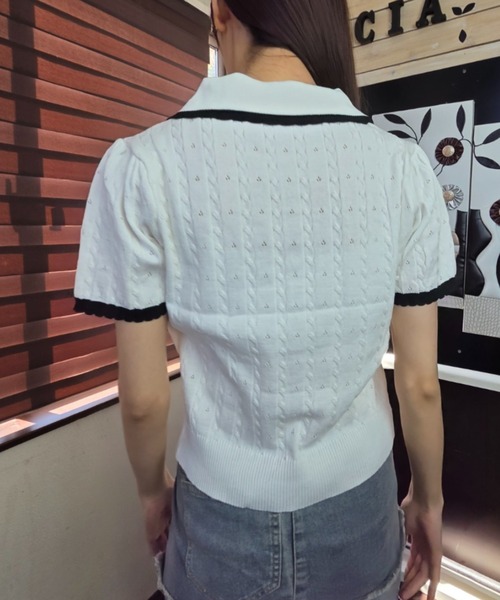 tolene(トレネ)の「【配色ポロ】襟レース フリルニットポロシャツ / レトロガーリー(ポロシャツ・レディース・ブラック/ホワイト・FREE)」の17枚目の写真