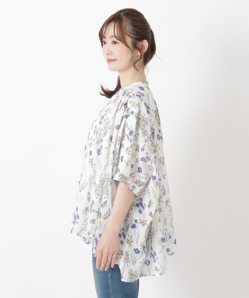 one'sterrace(ワンズテラス)の「ボイルプリントギャザー5分袖ワイドブラウス(シャツ/ブラウス・レディース・ネイビー系5/パープル系2/オレンジ系その他5・02)」の6枚目の写真