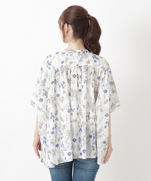 one'sterrace(ワンズテラス)の「ボイルプリントギャザー5分袖ワイドブラウス(シャツ/ブラウス・レディース・ネイビー系5/パープル系2/オレンジ系その他5・02)」の7枚目の写真