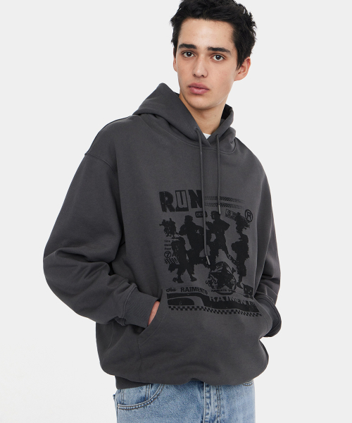RAIMENT(レイメント)の「マスターズランナーグラフィックフードパーカー_チャコール(パーカー・メンズ・その他・SMALL/MEDIUM/LARGE)」の2枚目の写真
