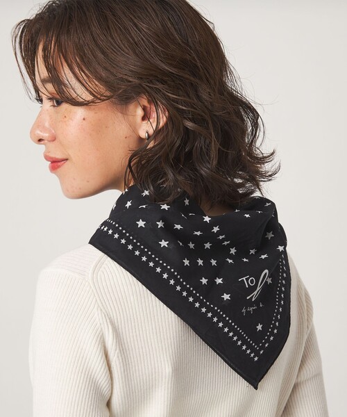 To b. by agnes b.(トゥービーバイアニエスベー)の「<To b. by agnes b.コラボ>ビッグスカーフ(バンダナ/スカーフ・レディース・ワインレッド/ブラック・FREE)」の2枚目の写真