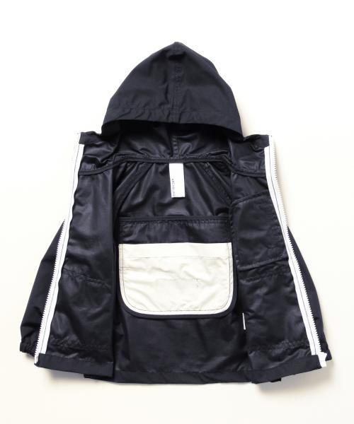 ARCH & LINE(アーチアンドライン)の「ARCH&LINE / ポケッタブル パーカ (95~135cm)(ブルゾン・キッズ・ネイビー・105/125/115/95)」の6枚目の写真