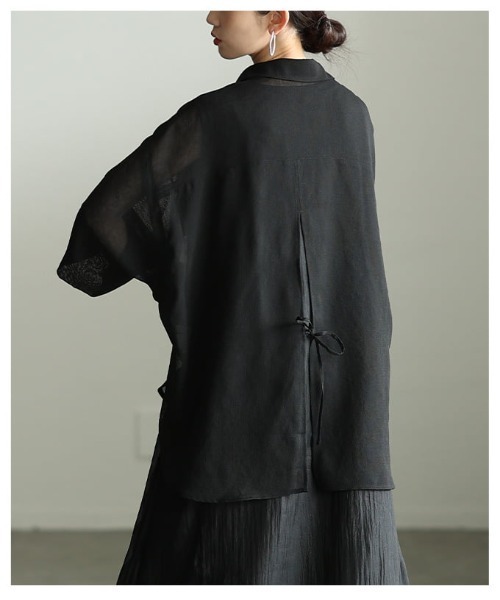 Sawa a la mode（サワアラモード）の「バックスリットシアービッグシャツ（シャツ/ブラウス・レディース・ライトベージュ/ブラック・FREE）」の15枚目の写真