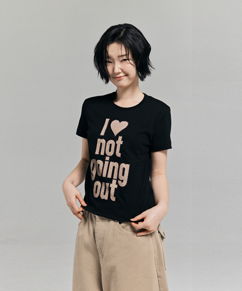 AWESOME STUDIO(オーサムスタジオ)の「スタードットレタリングTシャツブラック(Tシャツ/カットソー・レディース・ブラック・FREE)」の2枚目の写真
