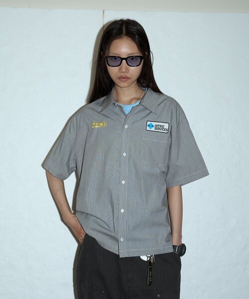 WHO'S WHO gallery（フーズフーギャラリー）の「【OFFICE SERVICES】DESKWORK SHIRT（シャツ/ブラウス・メンズ・グレー/サックスブルー・FREE）」の2枚目の写真