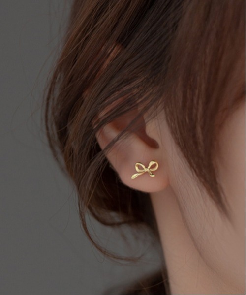 MASHIRO(マシロ)の「【MASHIRO】ゆるリボンワンポイントペアピアス(MA/EKW157)(ピアス(両耳用)・レディース・ゴールド/シルバー・FREE)」の2枚目の写真