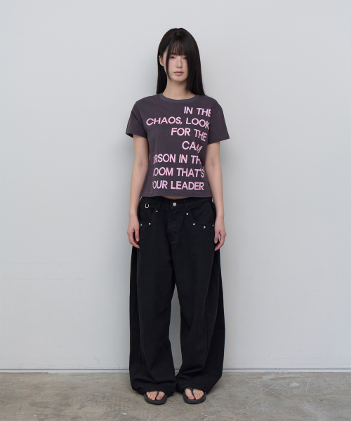 5OML(オーオーエムエル)の「レギュラーレタリングショートスリーブチャコール(Tシャツ/カットソー・レディース・チャコール・FREE)」の3枚目の写真