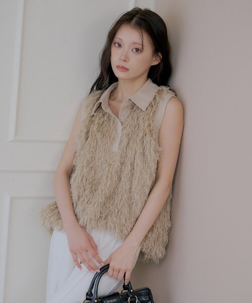 Chico(チコ)の「【SALON by Chico】フリンジファー袖ブラウス(シャツ/ブラウス・レディース・ベージュ/ホワイト/ブラック・FREE)」の3枚目の写真