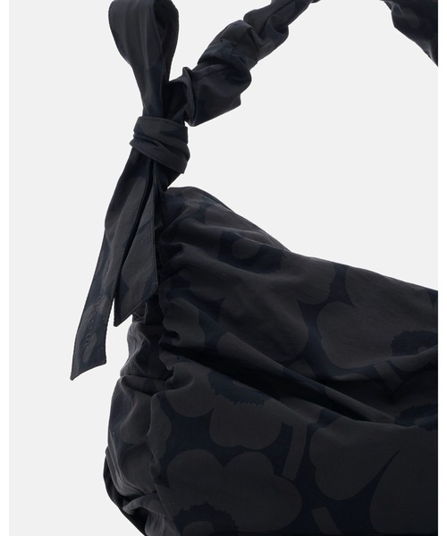 marimekko(マリメッコ)の「Utu Unikko / Crossbody bag L(ショルダーバッグ・レディース・オレンジ/グリーン/ブラック・FREE)」の6枚目の写真