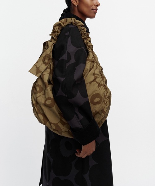 marimekko(マリメッコ)の「Utu Unikko / Crossbody bag L(ショルダーバッグ・レディース・オレンジ/グリーン/ブラック・FREE)」の15枚目の写真