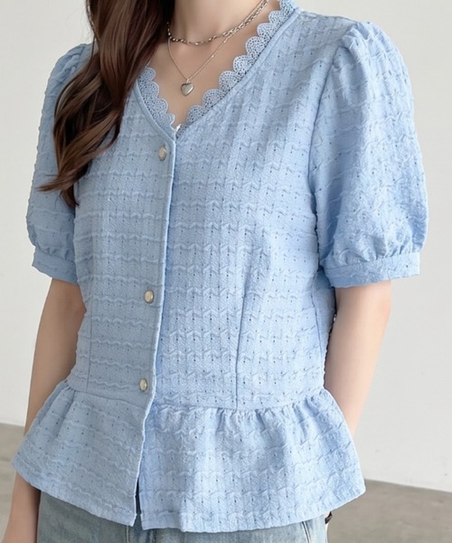 umune(ウムネ)の「ペプラムブラウス スカラップ レース Vネック 半袖 パフスリーブ トップス フェミニン 大人可愛い きれいめ 涼しい 春夏(シャツ/ブラウス・レディース・オフホワイト/ピンク/ライトブルー・FREE)」の8枚目の写真