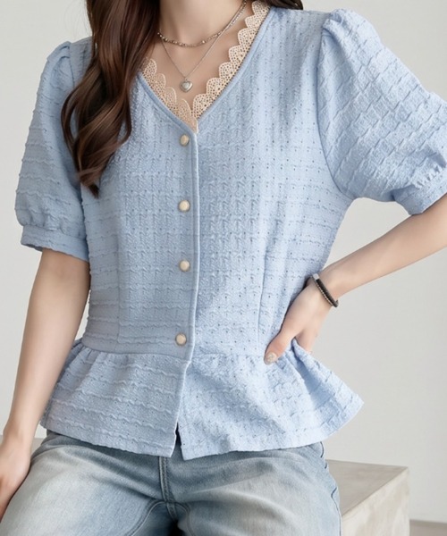 umune(ウムネ)の「ペプラムブラウス スカラップ レース Vネック 半袖 パフスリーブ トップス フェミニン 大人可愛い きれいめ 涼しい 春夏(シャツ/ブラウス・レディース・オフホワイト/ピンク/ライトブルー・FREE)」の10枚目の写真