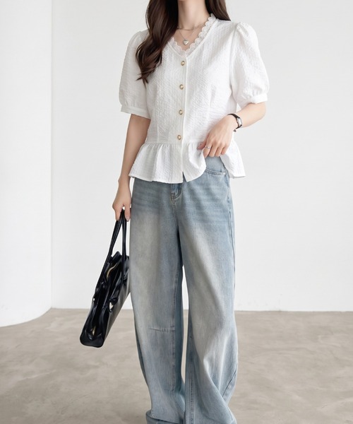 umune(ウムネ)の「ペプラムブラウス スカラップ レース Vネック 半袖 パフスリーブ トップス フェミニン 大人可愛い きれいめ 涼しい 春夏(シャツ/ブラウス・レディース・オフホワイト/ピンク/ライトブルー・FREE)」の13枚目の写真