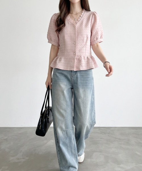 umune(ウムネ)の「ペプラムブラウス スカラップ レース Vネック 半袖 パフスリーブ トップス フェミニン 大人可愛い きれいめ 涼しい 春夏(シャツ/ブラウス・レディース・オフホワイト/ピンク/ライトブルー・FREE)」の6枚目の写真