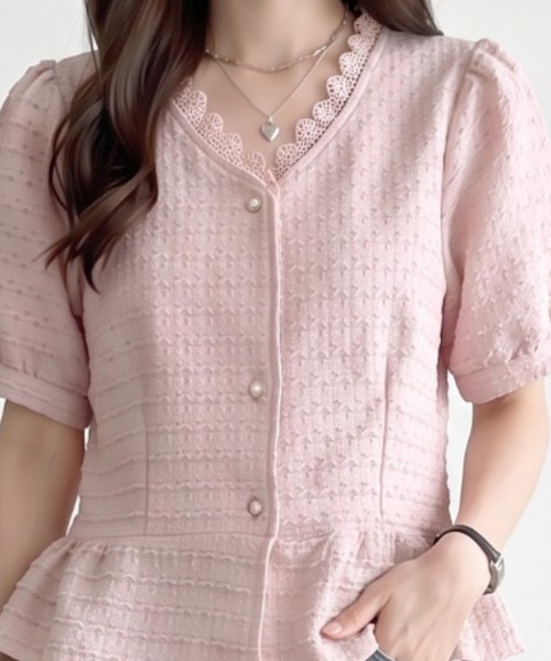 umune(ウムネ)の「ペプラムブラウス スカラップ レース Vネック 半袖 パフスリーブ トップス フェミニン 大人可愛い きれいめ 涼しい 春夏(シャツ/ブラウス・レディース・オフホワイト/ピンク/ライトブルー・FREE)」の21枚目の写真