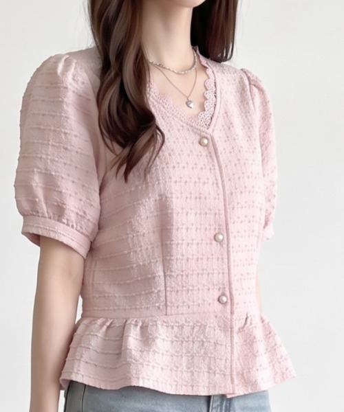 umune(ウムネ)の「ペプラムブラウス スカラップ レース Vネック 半袖 パフスリーブ トップス フェミニン 大人可愛い きれいめ 涼しい 春夏(シャツ/ブラウス・レディース・オフホワイト/ピンク/ライトブルー・FREE)」の22枚目の写真