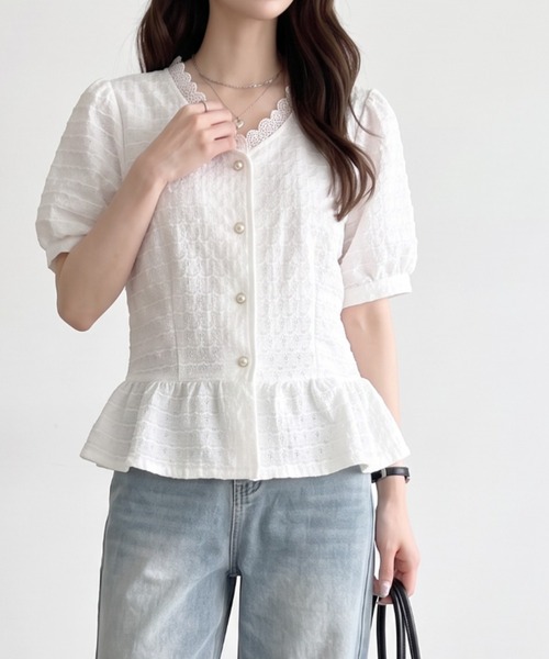 umune(ウムネ)の「ペプラムブラウス スカラップ レース Vネック 半袖 パフスリーブ トップス フェミニン 大人可愛い きれいめ 涼しい 春夏(シャツ/ブラウス・レディース・オフホワイト/ピンク/ライトブルー・FREE)」の17枚目の写真