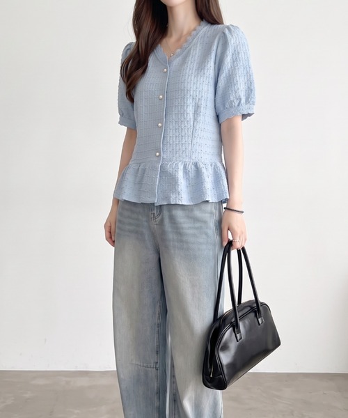 umune(ウムネ)の「ペプラムブラウス スカラップ レース Vネック 半袖 パフスリーブ トップス フェミニン 大人可愛い きれいめ 涼しい 春夏(シャツ/ブラウス・レディース・オフホワイト/ピンク/ライトブルー・FREE)」の16枚目の写真