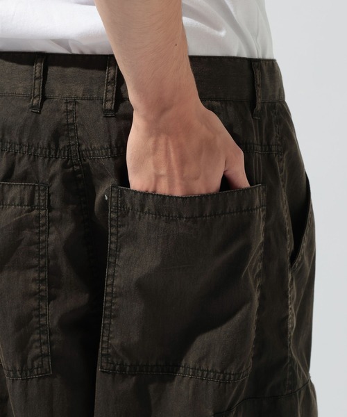 niko and...(ニコアンド)の「フェードワイドカーゴパンツ(カーゴパンツ・メンズ・カーキ/ブラック・MEDIUM/LARGE)」の16枚目の写真