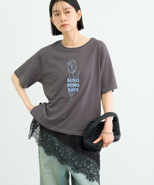 CIAOPANIC TYPY（チャオパニックティピー）の「ZOZO限定接触冷感フラワープリント刺繍Tee（Tシャツ/カットソー・レディース・チャコールグレー/ホワイト/アイボリー/ブラウン・ONE SIZE）」の3枚目の写真