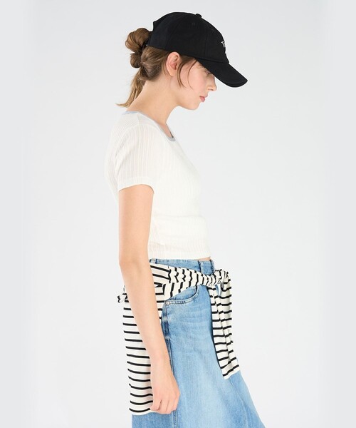 To b. by agnes b.(トゥービーバイアニエスベー)の「ハート ロゴ コンパクト Tシャツ(Tシャツ/カットソー・レディース・ホワイト・40/38)」の2枚目の写真