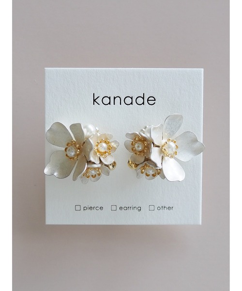 tone(トーン)の「【kanade】白銀ブーケピアス(MA)(ピアス(両耳用)・レディース・ホワイト・FREE)」の2枚目の写真