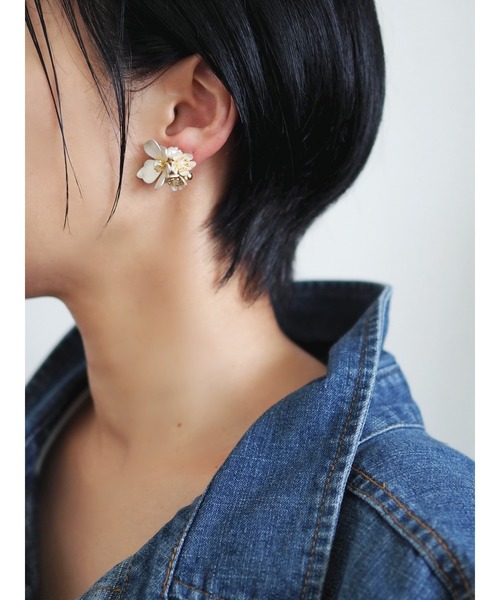 tone(トーン)の「【kanade】白銀ブーケピアス(MA)(ピアス(両耳用)・レディース・ホワイト・FREE)」の9枚目の写真