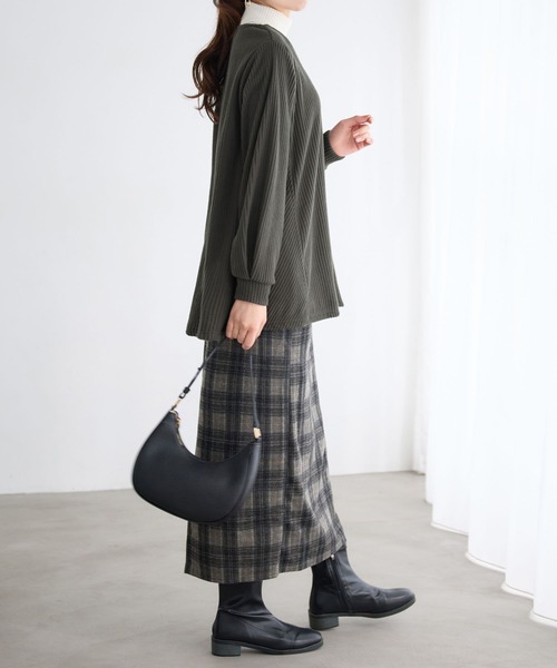 alotta(アロッタ)の「ふんわりリブニットソーAラインチュニック(チュニック・レディース・チャコール/ブルー/ブラック/ベージュ/ボルドー・M/LL/L)」の12枚目の写真