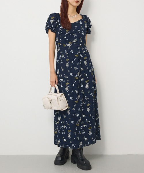 SLY（スライ）の「VINTAGE FLOWER L/OP ヴィンテージフラワーロングワンピース 夏服 秋服（ワンピース・レディース・ネイビー系/ブラウン系その他2・2/1）」の2枚目の写真