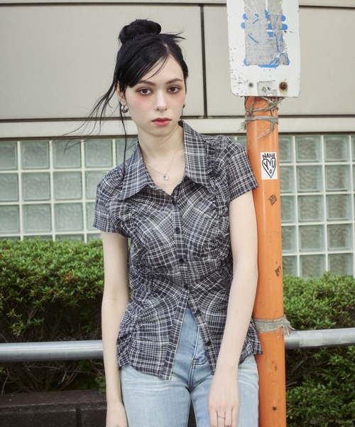 ENVYM(アンビー)の「フロントギャザー シャーリングブラウス チェック柄/半袖(シャツ/ブラウス・レディース・チャコールグレー/グレー/ブラック・FREE)」の21枚目の写真